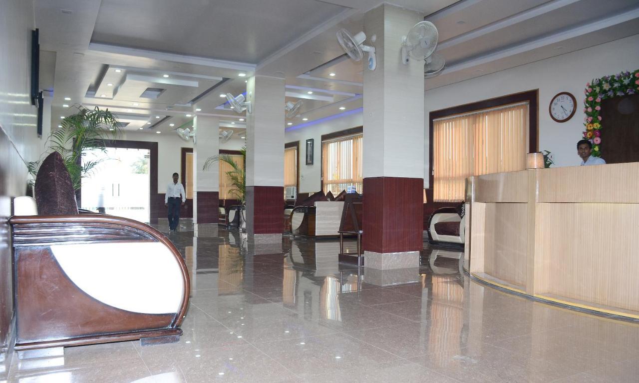 Vaishnavi Clarks Inn Buxar Kültér fotó