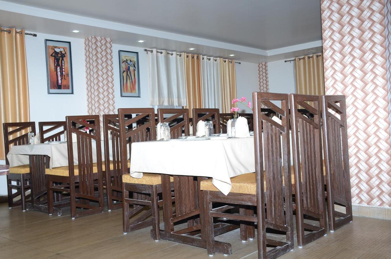 Vaishnavi Clarks Inn Buxar Kültér fotó